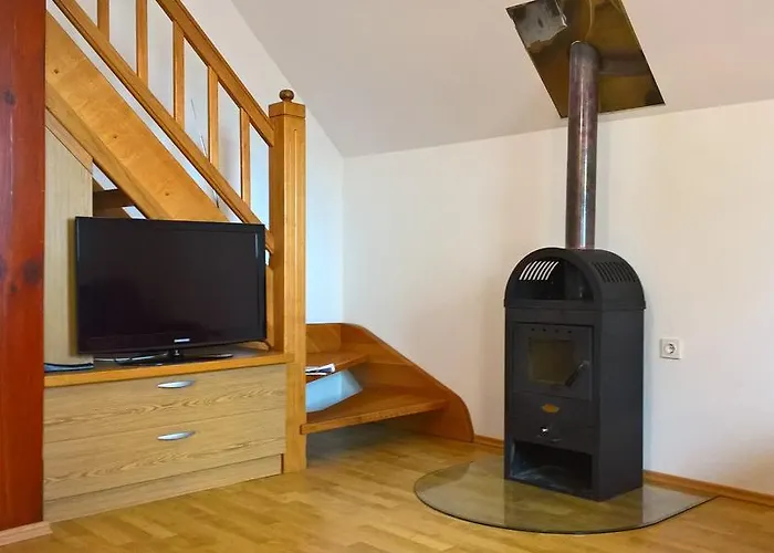 Дом отдыха Vineyard Lustek *